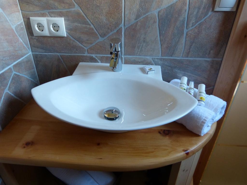 Holzberghof Apartment Umhausen Room photo