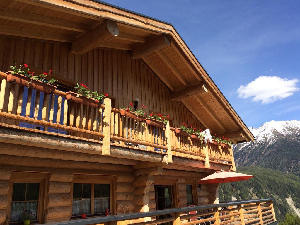 Holzberghof Apartment Umhausen Exterior photo
